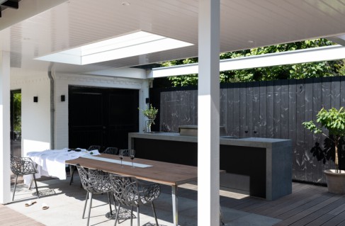 Robust and comfortable outdoor kitchen