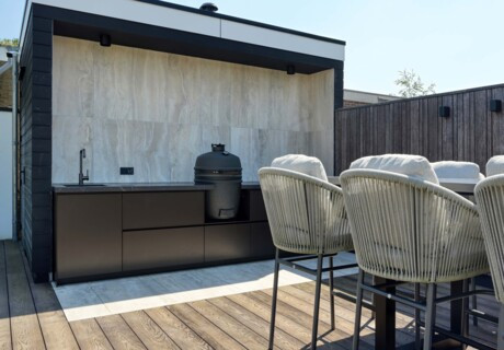 Exclusive outdoor kitchen with monumental character
