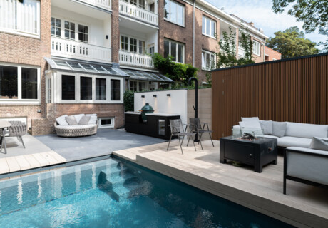 Modern vormgegeven buitenkeuken