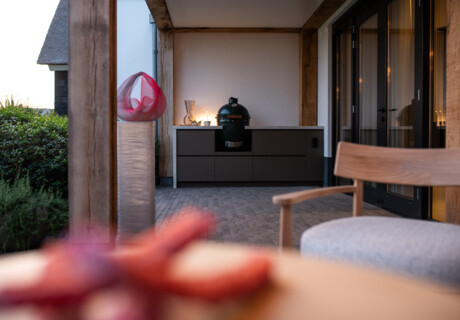 Cuisine extérieure design ultime avec barbecue Big Green Egg