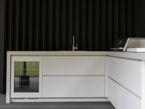 Außergewöhnliche Außenküche in modernen Designvilla in Brasschaat