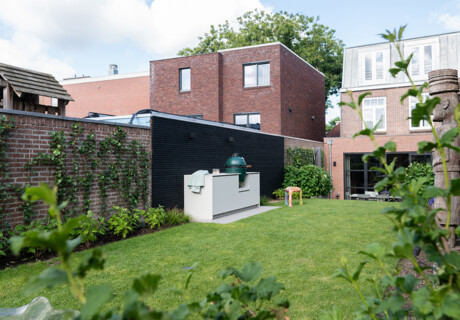 Außenküche mit Gasgrill auf der Dachterrasse in Utrecht